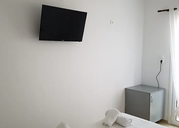 מלון Hotel Elafonisos 2*