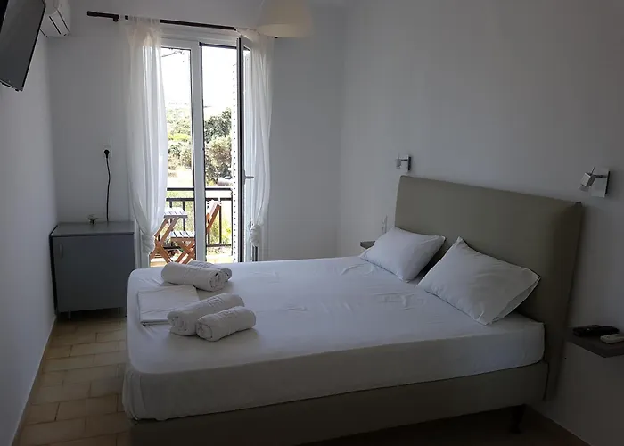 מלון Hotel Elafonisos 2*